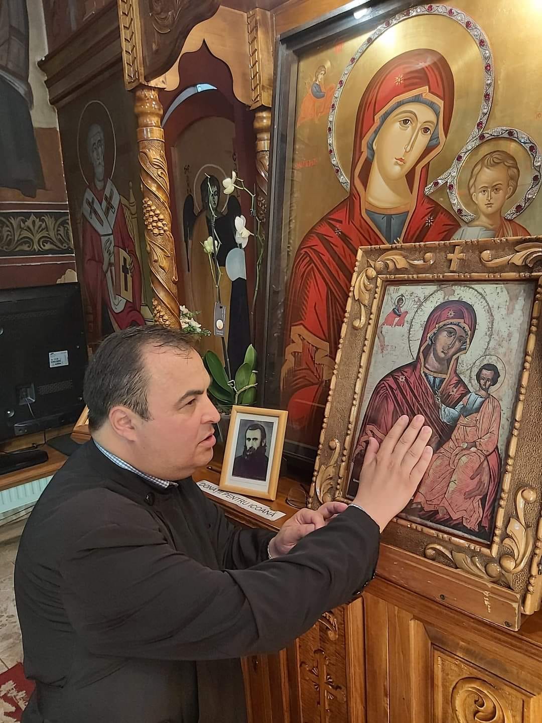 Banii domnului. Domnului părinte. Filiera icoanelor, moaștelor, pomelnicelor, chinezăriilor și a uleiului de la ”Sfântul Penny”