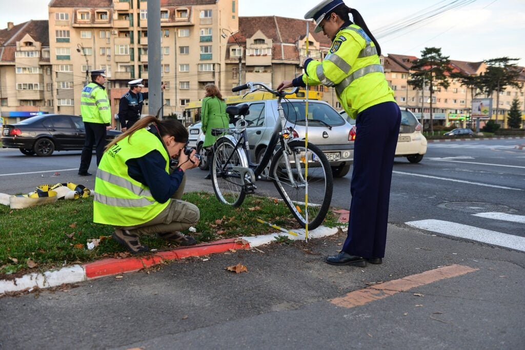 accident-biciclist-politie-sens-giratoriu-6-df2n