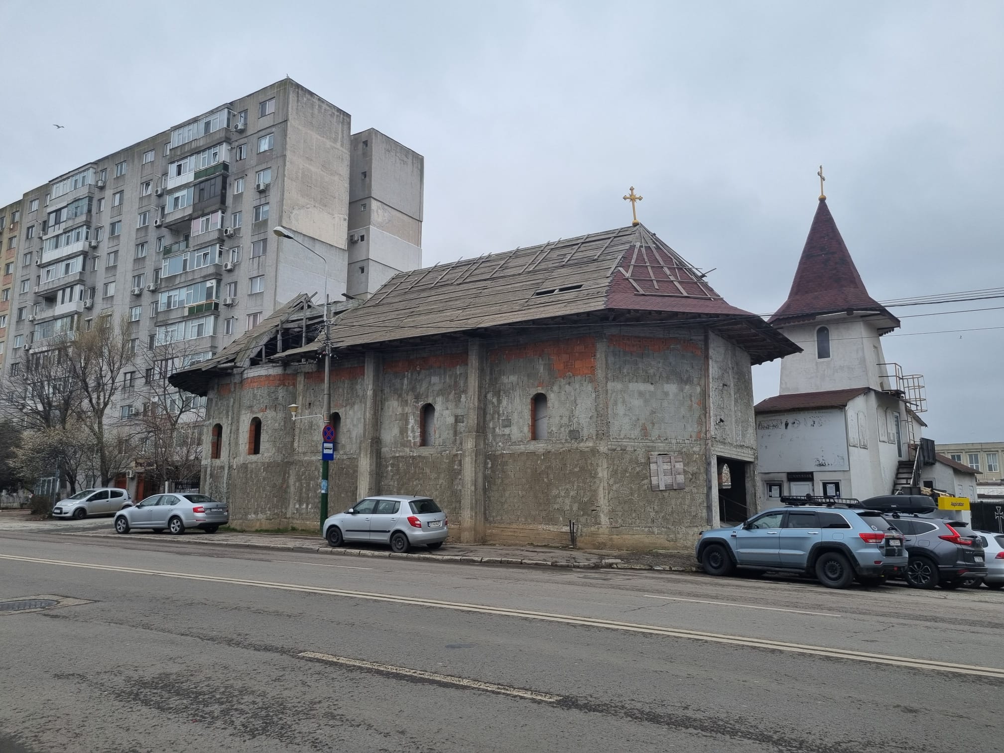 Banii domnului. Domnului părinte. Filiera icoanelor, moaștelor, pomelnicelor, chinezăriilor și a uleiului de la ”Sfântul Penny”