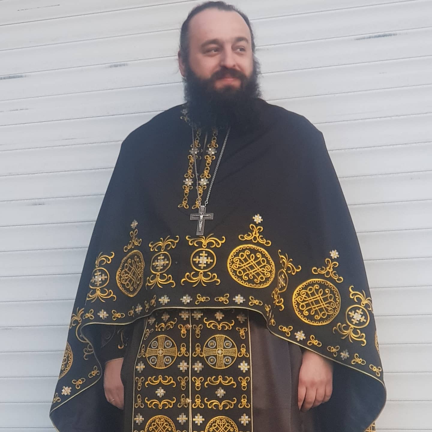 Banii domnului. Domnului părinte. Filiera icoanelor, moaștelor, pomelnicelor, chinezăriilor și a uleiului de la ”Sfântul Penny”