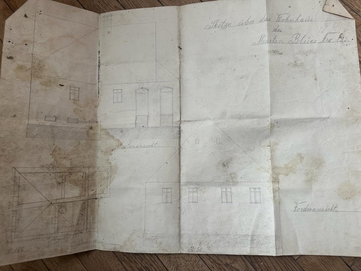 FOTO Documente vechi de 100 de ani, găsite în zidurile Primăriei Tălmaciu. Posibilă legătură cu Dictatul de la Viena