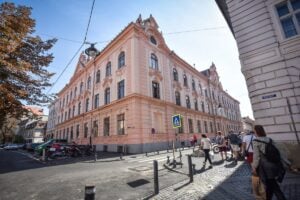 liceu-lazar-centru-sibiu-turisti-olyp