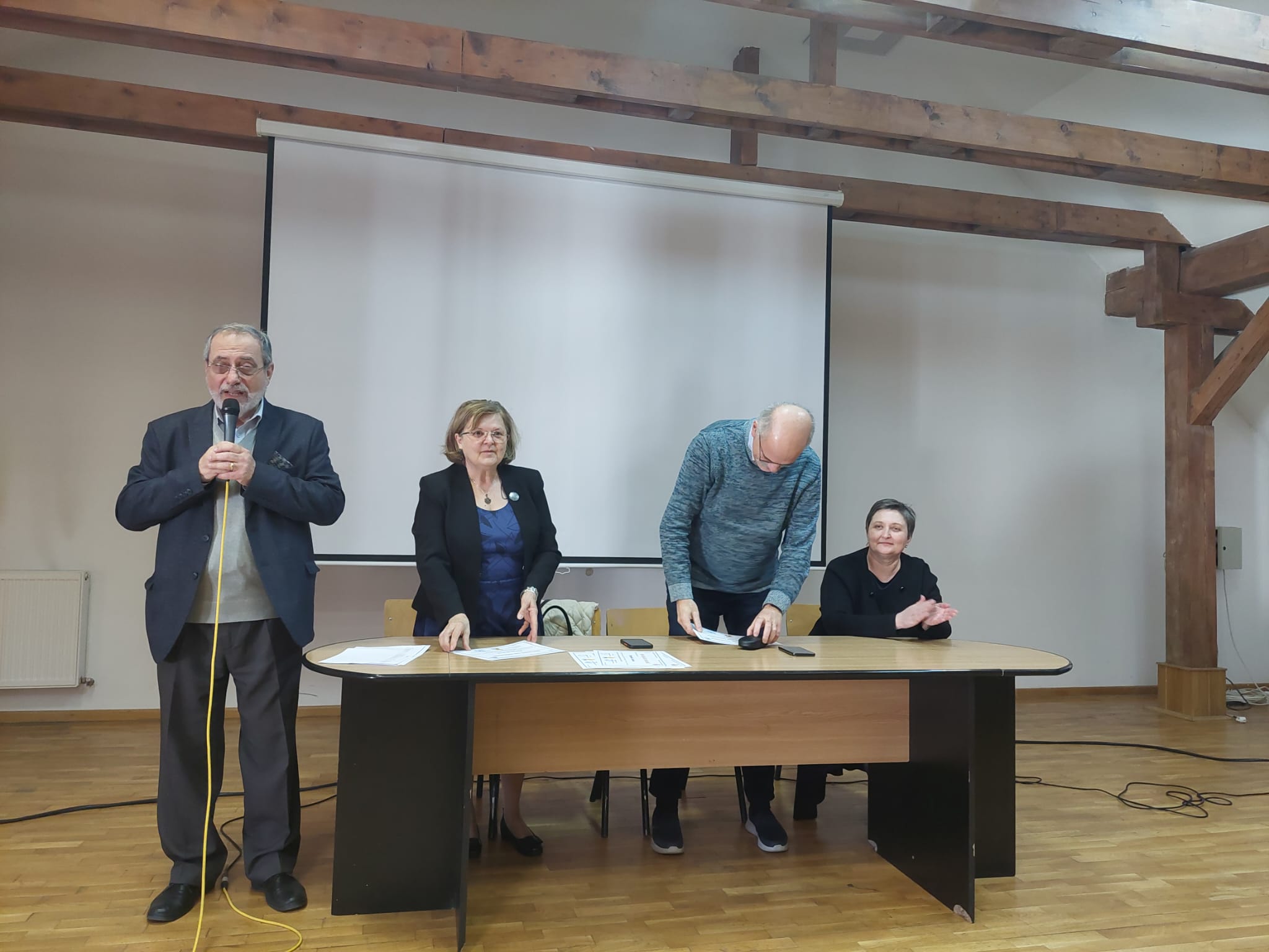 Fizica are cel mai mare lot de participare la o olimpiadă națională. Peste 100 de elevi și profesori au fost premiați la Colegiul Lazăr
