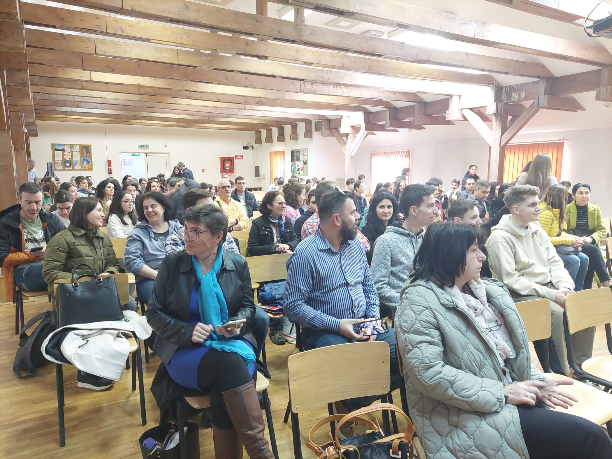 Fizica are cel mai mare lot de participare la o olimpiadă națională. Peste 100 de elevi și profesori au fost premiați la Colegiul Lazăr