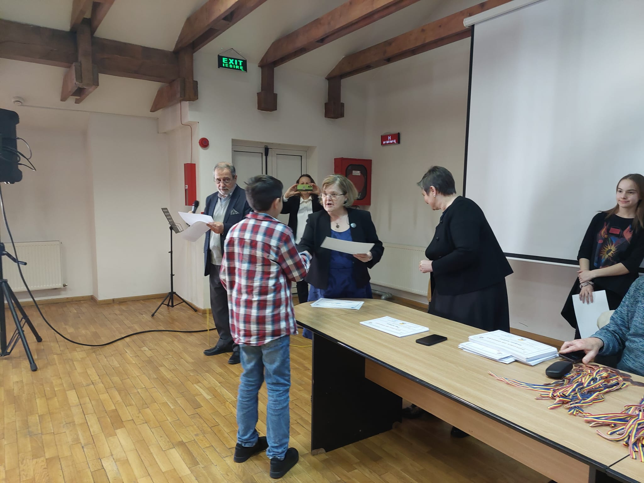 Fizica are cel mai mare lot de participare la o olimpiadă națională. Peste 100 de elevi și profesori au fost premiați la Colegiul Lazăr