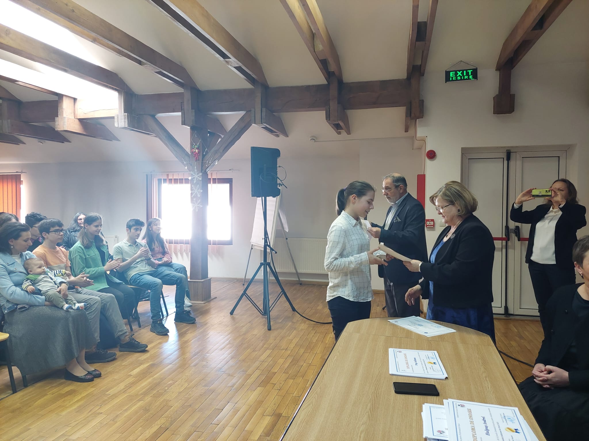 Fizica are cel mai mare lot de participare la o olimpiadă națională. Peste 100 de elevi și profesori au fost premiați la Colegiul Lazăr