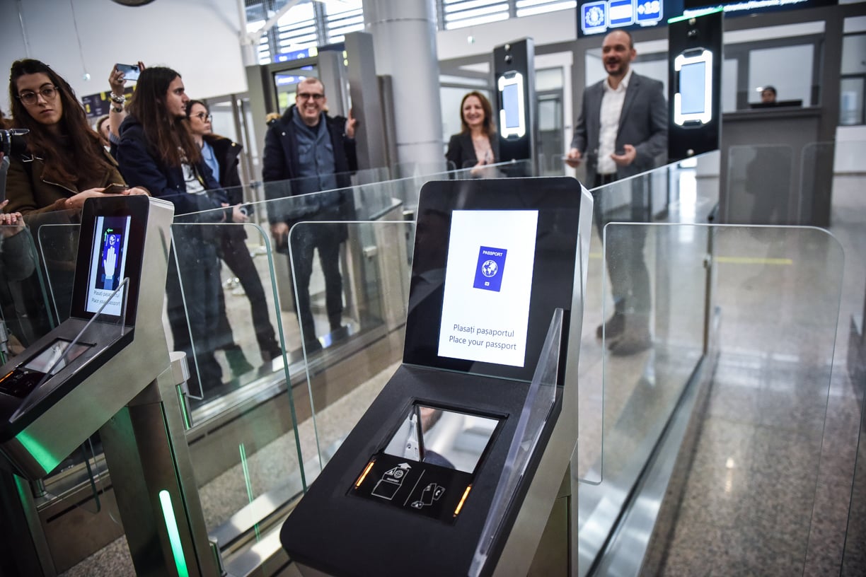 Aeroportul Sibiu: cum cinci scanere contestate ca fiind „cu dedicație” dau peste cap investiția de 64 de milioane de euro