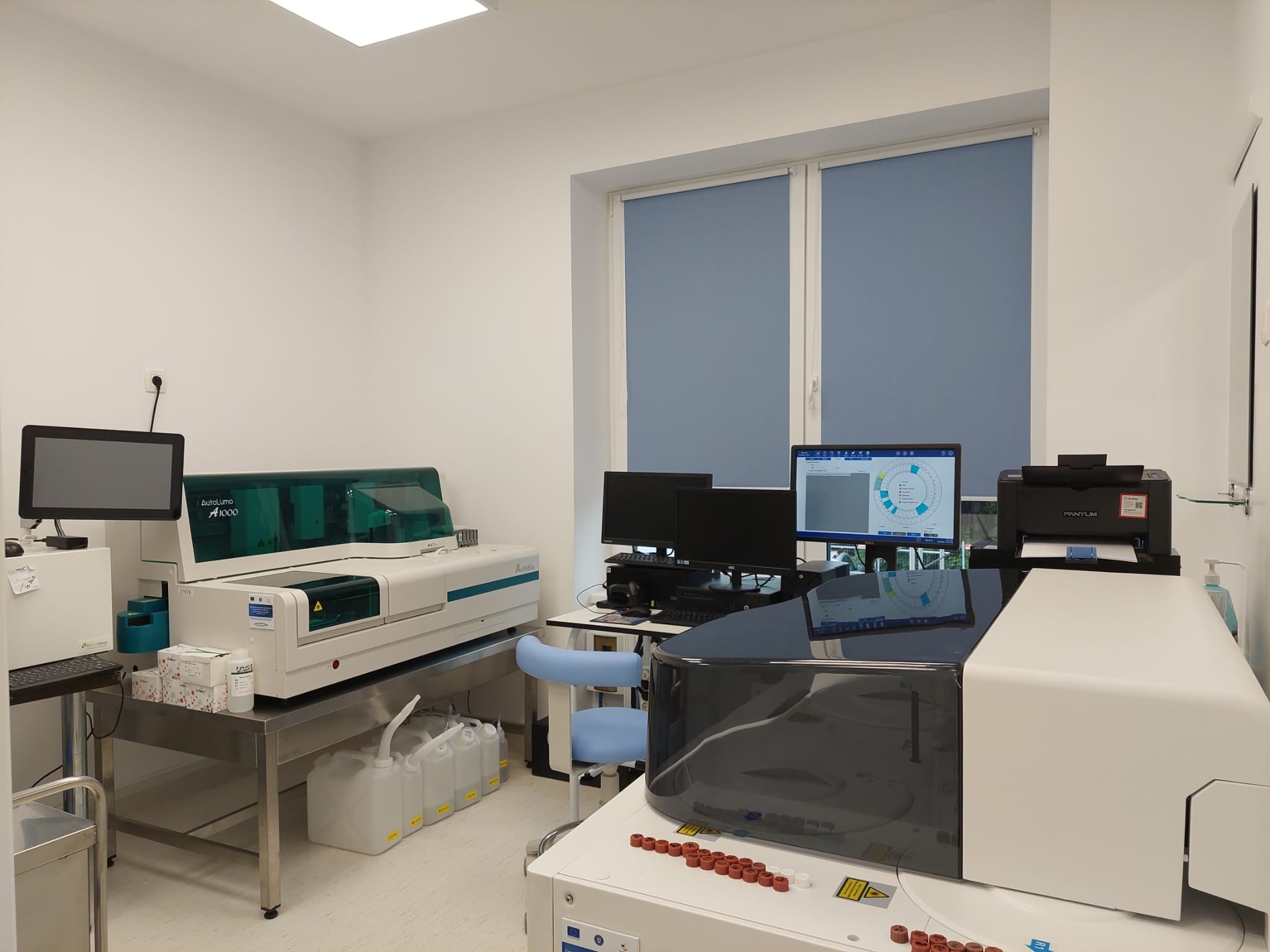 Locuitorii din Cisnădie pot merge la noua Policlinică a orașului. Sunt 14 cabinete dotate cu aparatură de înaltă performanță și servicii gratuite, cu bilet de trimitere