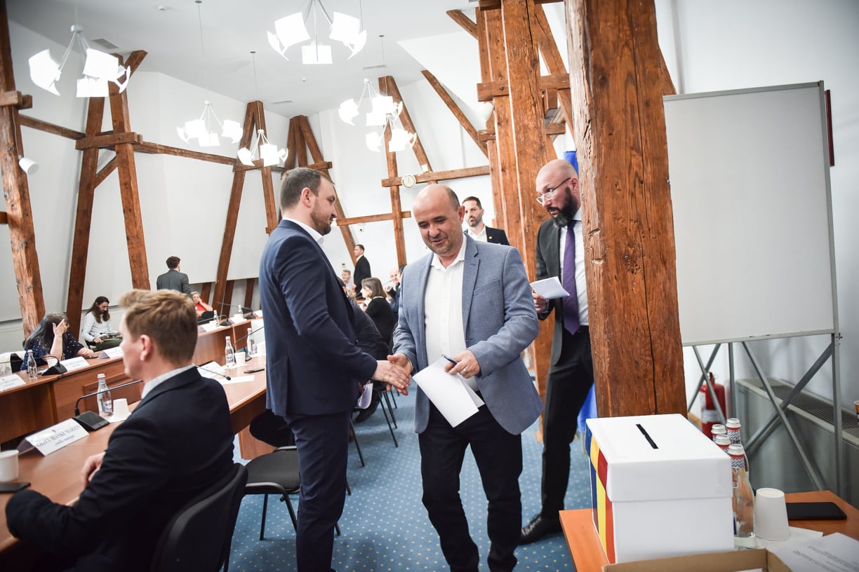 „A fost o perioadă frumoasă”: aleșii Sibiului au schimbat-o din funcție pe viceprimarul Bokor, la 11 zile de la înscrierea în PSD