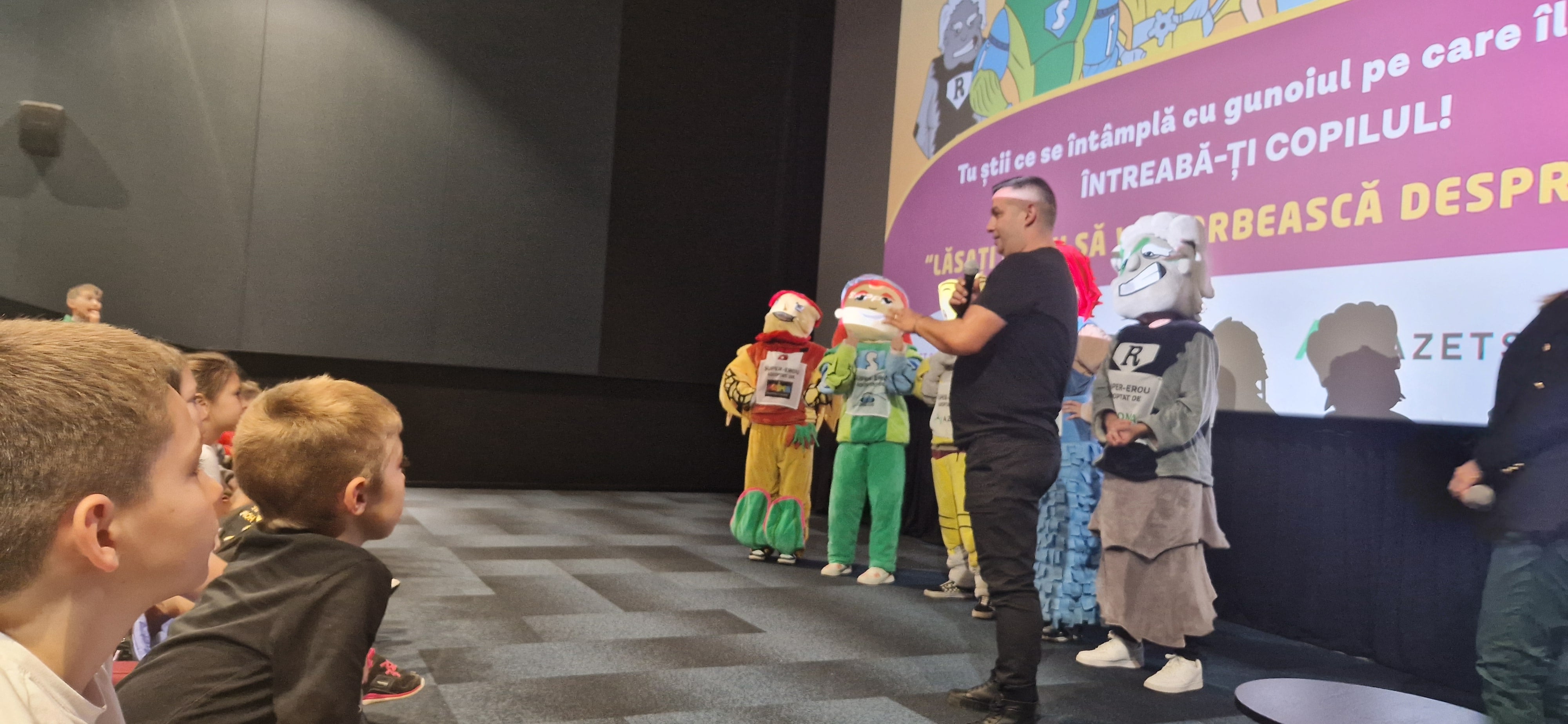 Peste 300 de elevi de la două școli din Sibiu au participat, în a doua zi, la proiectul educativ ”Lăsați copiii să vă vorbească despre deșeuri”