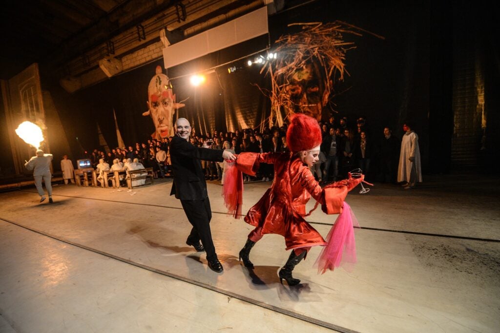 Secvență din „Faust-ul” regizat de Silviu Purcărete. Foto: TNRS