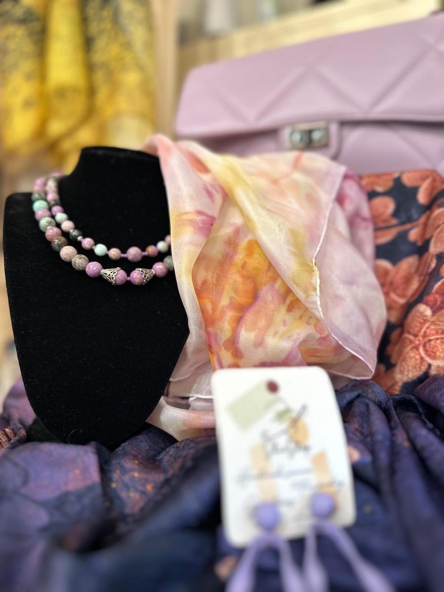 ”Ori de câte ori veneam la Sibiu mă simțeam cumva în afara țării” - Lavinia Șerban, o ploieșteancă stabilită la Sibiu de peste 25 de ani, își vinde produsele hand-made în Chic Shop