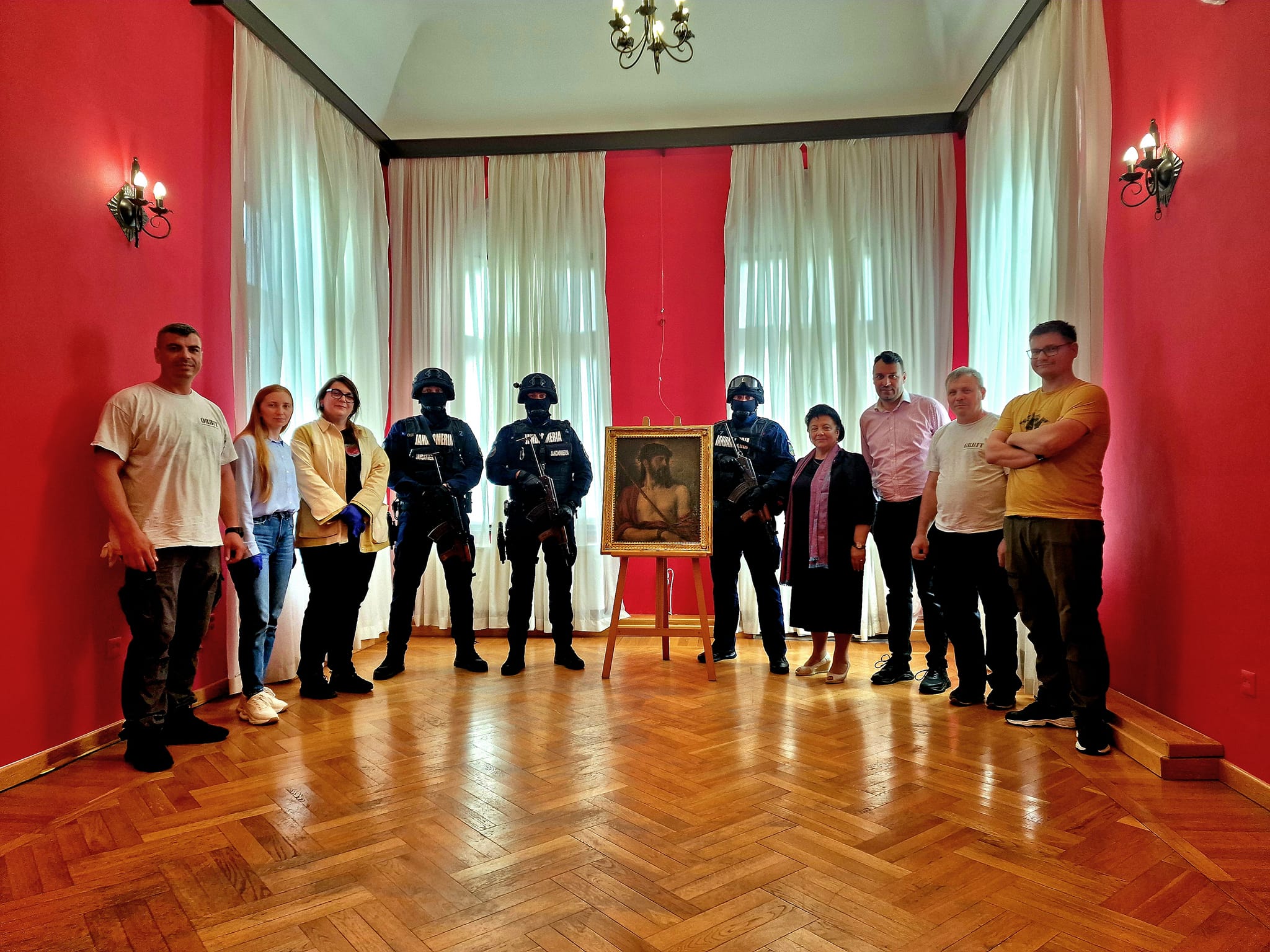 Tabloul ”Ecce Homo” dus la Iași, de la Sibiu, apărat de jandarmi cu arma în mână. Capodopera a fost furată în 1968 și recuperată după 30 de ani