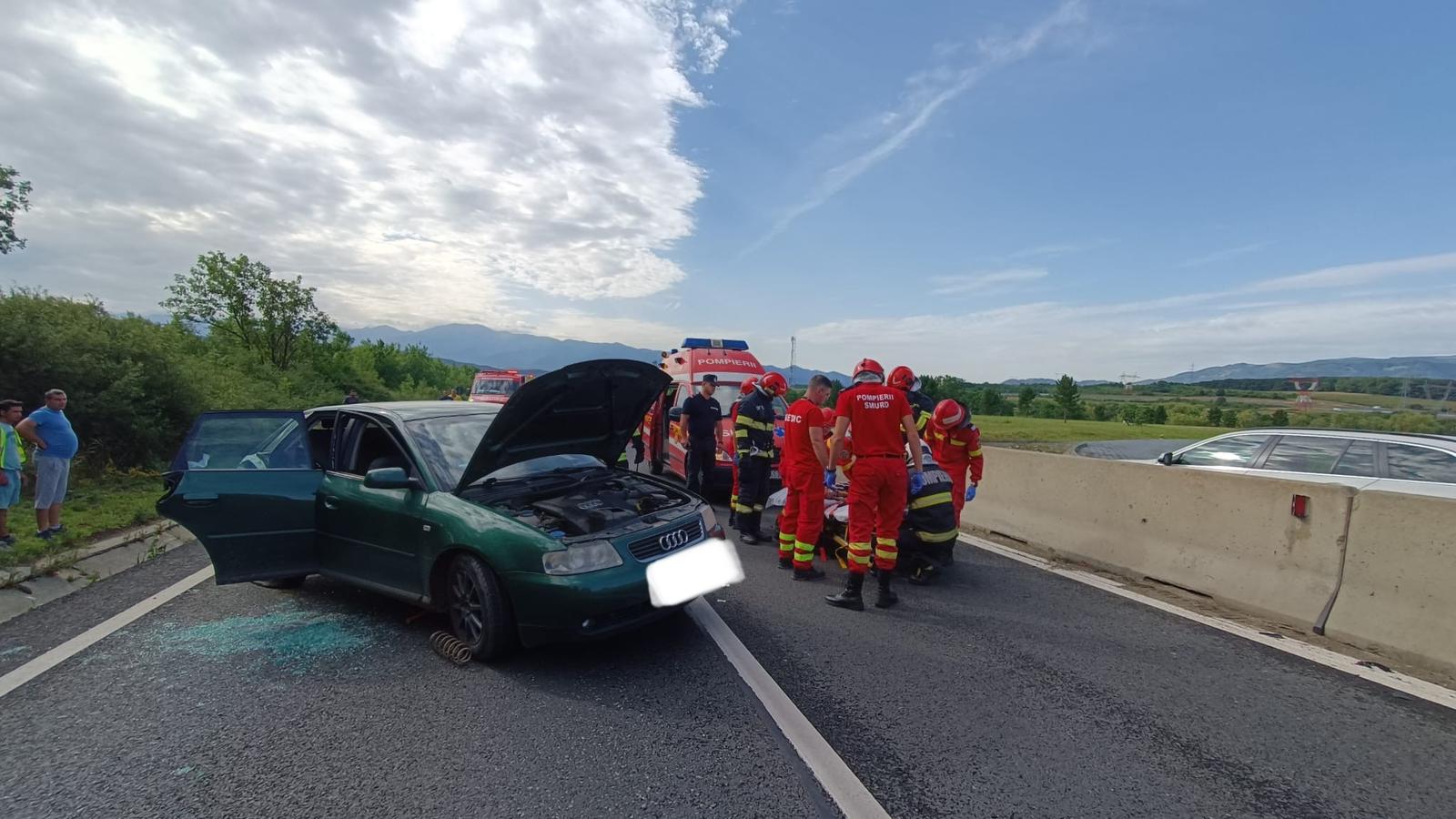Actualizare. Accident la Veștem: trafic blocat total pe sensul spre Sibiu. Un autoturism a lovit o mașină oprită pe prima bandă