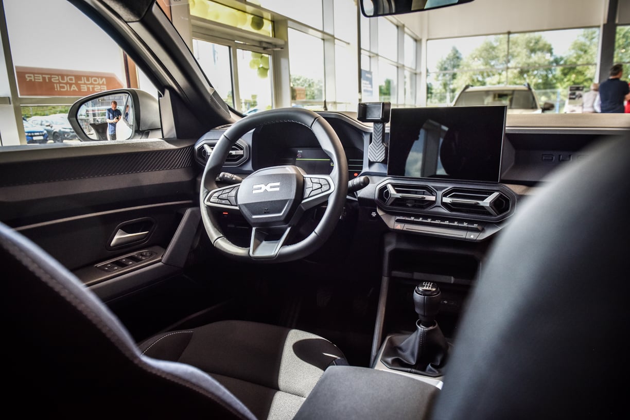 Noul Dacia Duster s-a lansat la Sibiu. Dorian Ștefan, directorul Emilian Auto: Este un motiv de bucurie și de mândrie mai ales că luna viitoare împlinim 30 de ani de când avem acest parteneriat cu Dacia