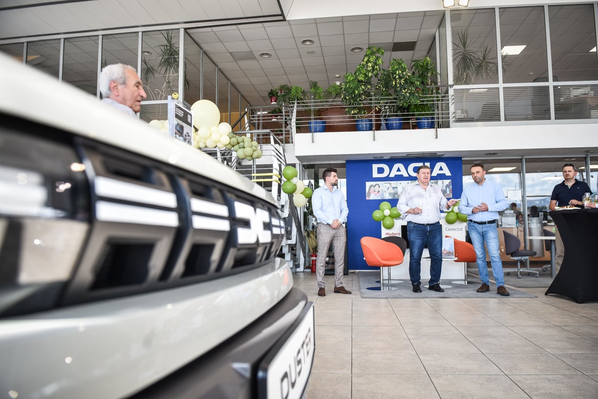 Noul Dacia Duster s-a lansat la Sibiu. Dorian Ștefan, directorul Emilian Auto: Este un motiv de bucurie și de mândrie mai ales că luna viitoare împlinim 30 de ani de când avem acest parteneriat cu Dacia