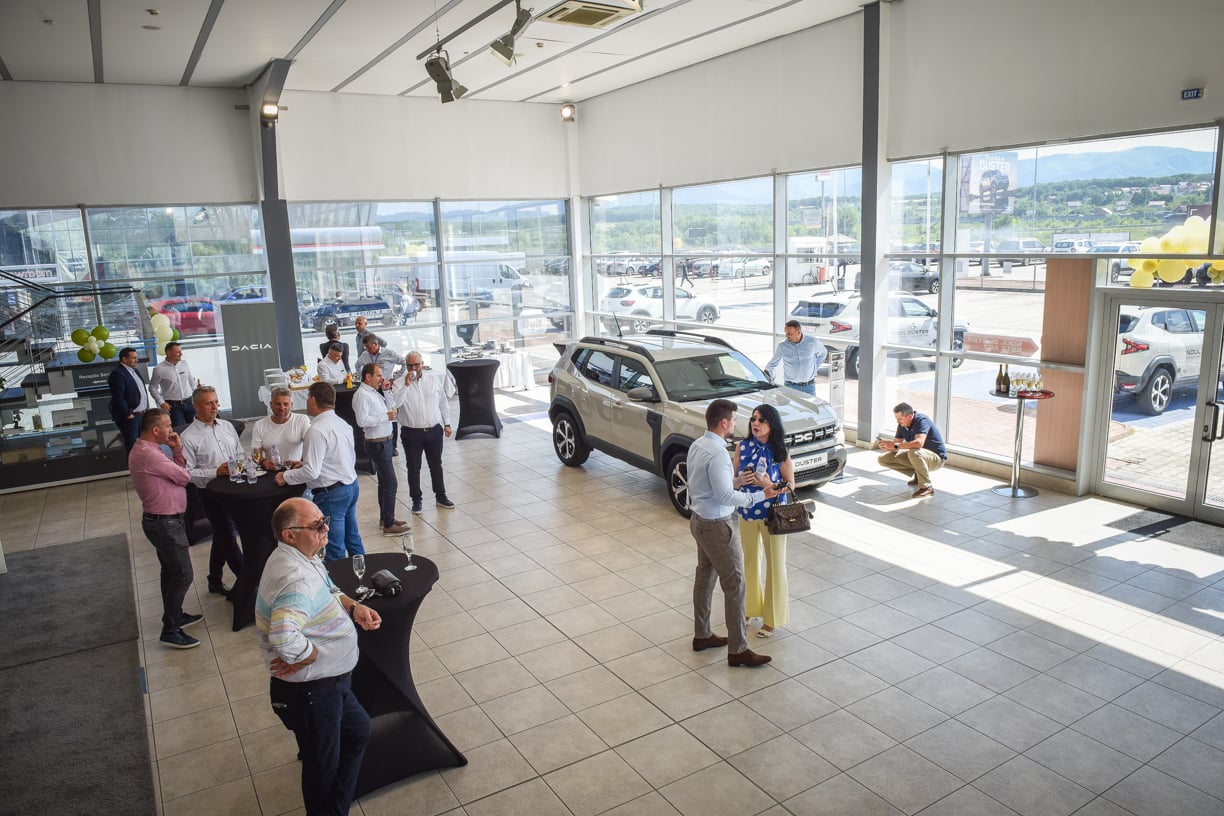 Noul Dacia Duster s-a lansat la Sibiu. Dorian Ștefan, directorul Emilian Auto: Este un motiv de bucurie și de mândrie mai ales că luna viitoare împlinim 30 de ani de când avem acest parteneriat cu Dacia