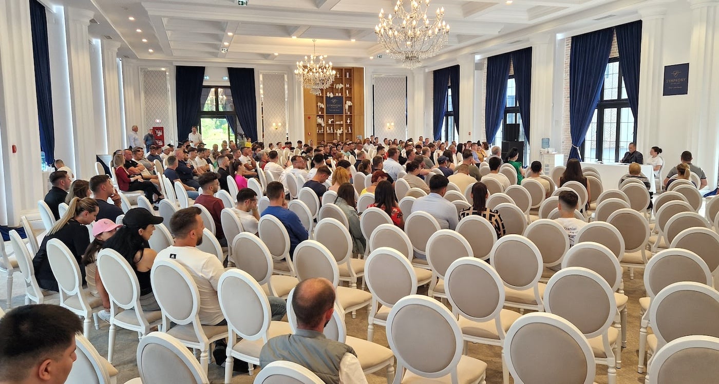 Campanie la Șelimbăr: candidatul urmărit pentru fraude cu terenuri promite 5.000 de loturi de casă, dintr-o sală construită pe un teren de care se interesează procurorii