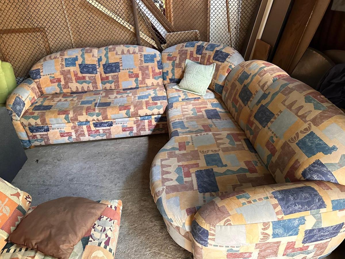 Doi maramureșeni stabiliți la Sibiu și-au deschis afacere cu mobilă second hand, cu investiție inițială de 20.000 de euro: Prețurile sunt sub jumătatea pieței
