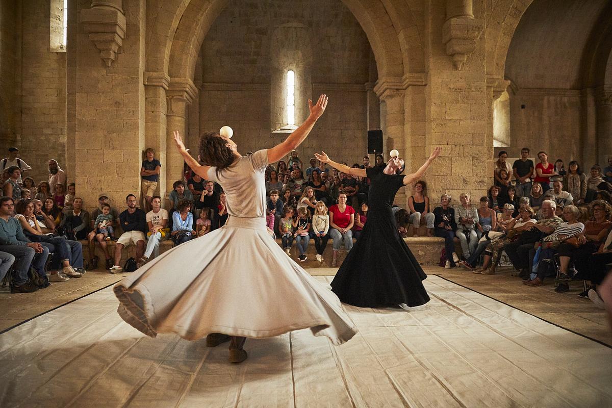 Recomandările FITS pentru marți: Premiera internațională a spectacolului Rohee, Pescărușul lui Cehov, Macbeth de Shakespeare și multe alte surprize