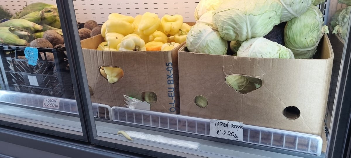 Magazin sibian la 13 kilometri de Domul din Milano: brânză din Jina, carne de la Samaria. Telemeaua de oaie se vinde cu 17 euro / kg