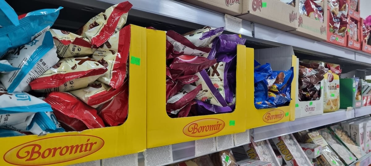 Magazin sibian la 13 kilometri de Domul din Milano: brânză din Jina, carne de la Samaria. Telemeaua de oaie se vinde cu 17 euro / kg