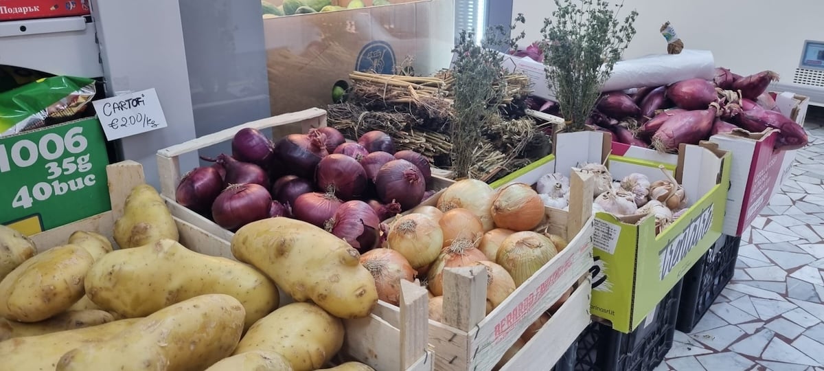 Magazin sibian la 13 kilometri de Domul din Milano: brânză din Jina, carne de la Samaria. Telemeaua de oaie se vinde cu 17 euro / kg