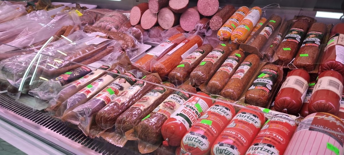 Magazin sibian la 13 kilometri de Domul din Milano: brânză din Jina, carne de la Samaria. Telemeaua de oaie se vinde cu 17 euro / kg