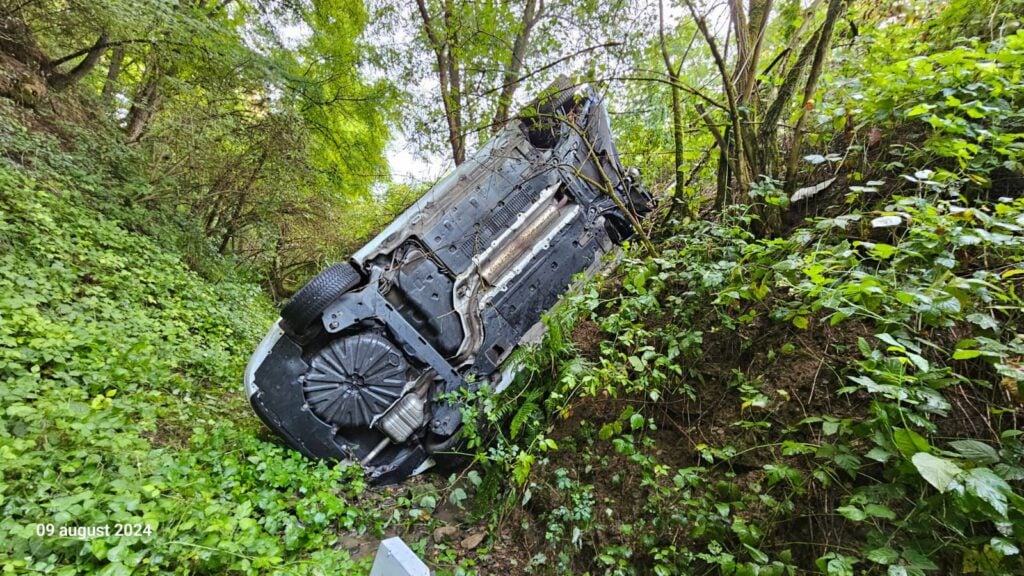 accident-dn-1-scoreiu-masina-rasturnata-rjbf