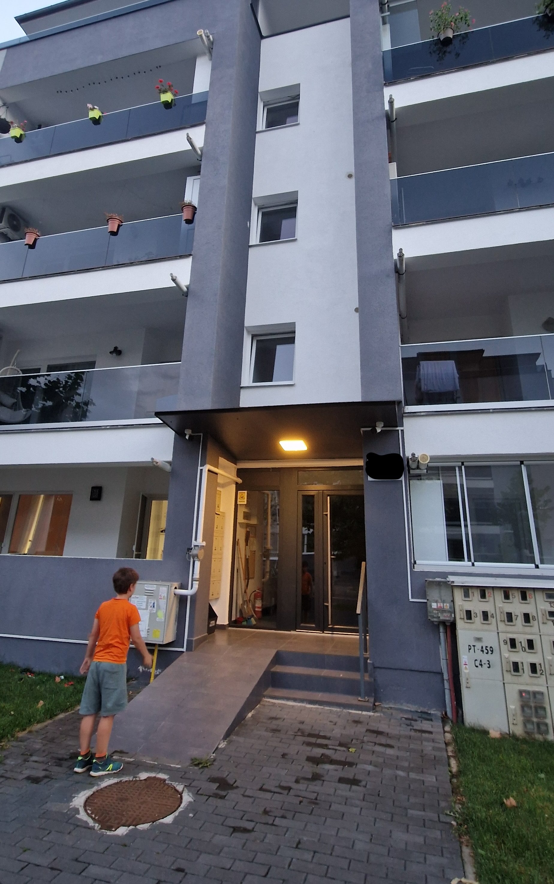 ACTUALIZARE Numeroși sibieni reclamă o afacere falsă cu brățări Pandora. Am găsit vânzătoarea, iar Poliția a descins astăzi la ea: 325.000 de lei, prejudiciu