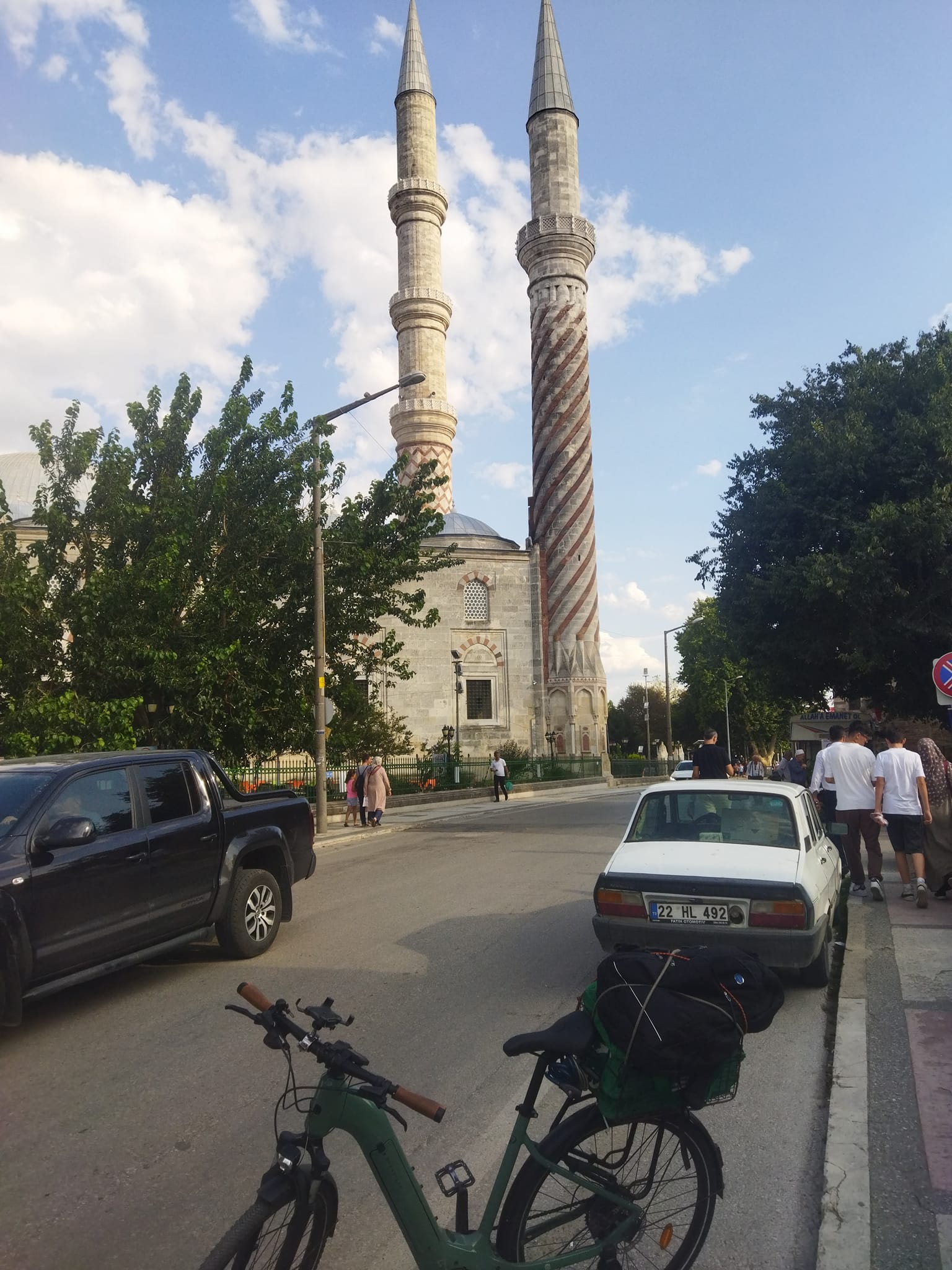 Un cisnădian a plecat la mare, în Grecia, cu bicicleta. Apoi a făcut turul Europei: ”Despre asta e viața, nu să muncești după bani”