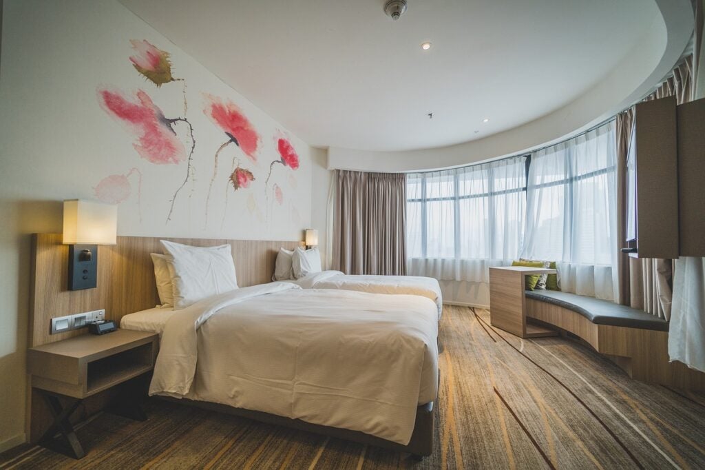 hotel-6878054-1280-ex1h