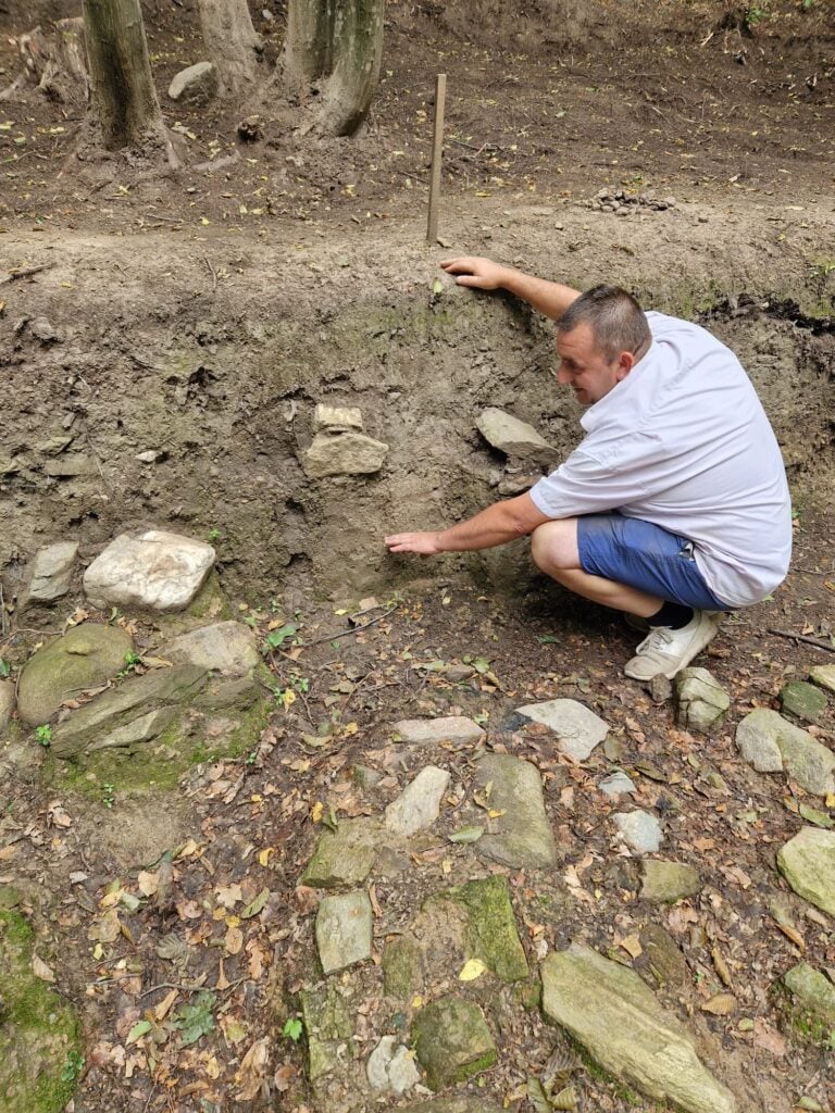 Dr. Gheorghe Natea în timpul săpăturilor arheologice de la Tilișca