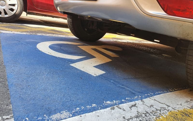Locuințele sociale din Sibiu nu sunt adaptate persoanelor cu dizabilități. „Totul se oprește la Urbana”. Fodor: Nu cer condiții de lux