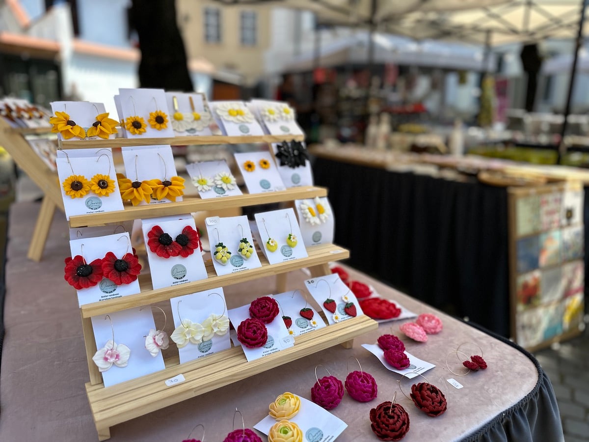 Vizitați „Târgul de antichități și handmade” din Piața Huet. „Nu suntem o piață, ci un târg definit prin muncă și migală”