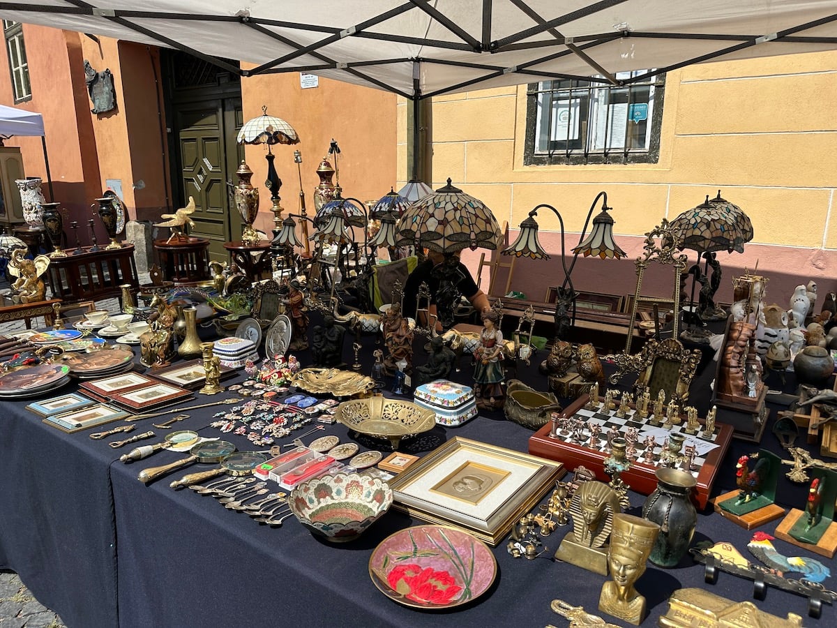 Vizitați „Târgul de antichități și handmade” din Piața Huet. „Nu suntem o piață, ci un târg definit prin muncă și migală”