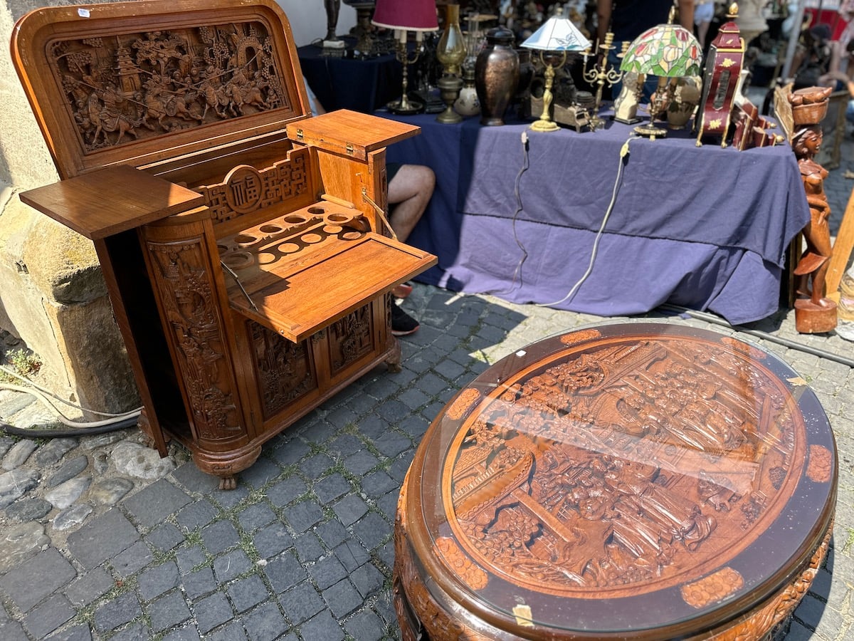 Vizitați „Târgul de antichități și handmade” din Piața Huet. „Nu suntem o piață, ci un târg definit prin muncă și migală”