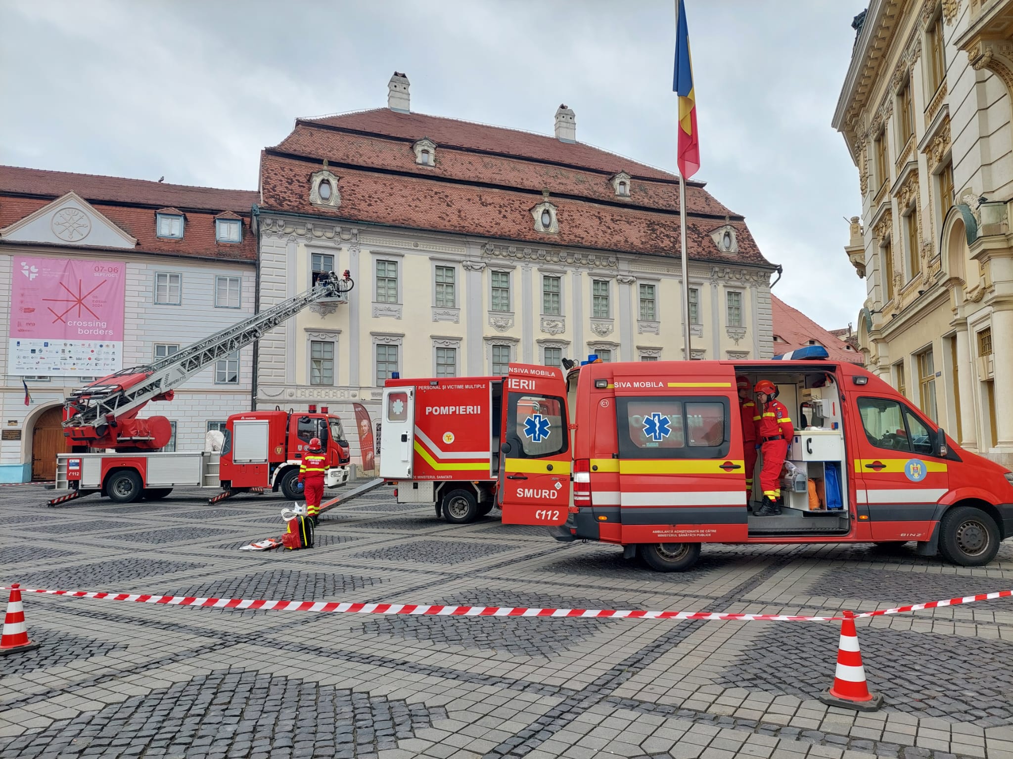 Actualizare. Exercițiu ISU la Brukenthal.  Au fost salvate persoane aflate la etajele superioare ale muzeului