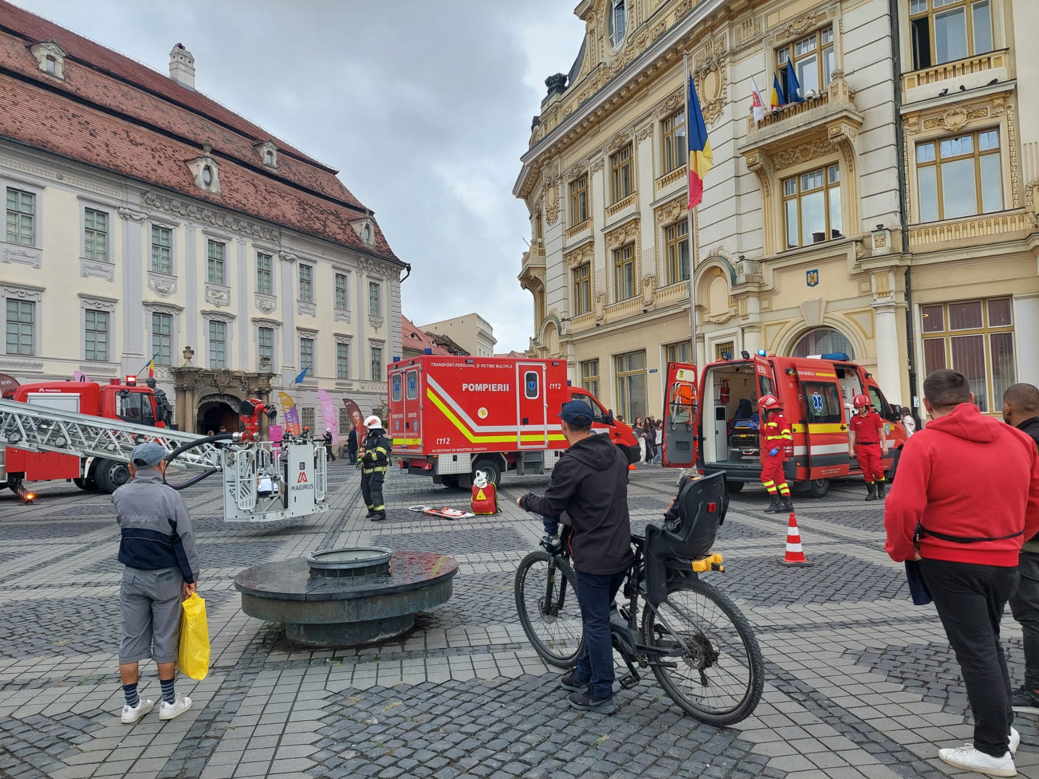 Actualizare. Exercițiu ISU la Brukenthal.  Au fost salvate persoane aflate la etajele superioare ale muzeului