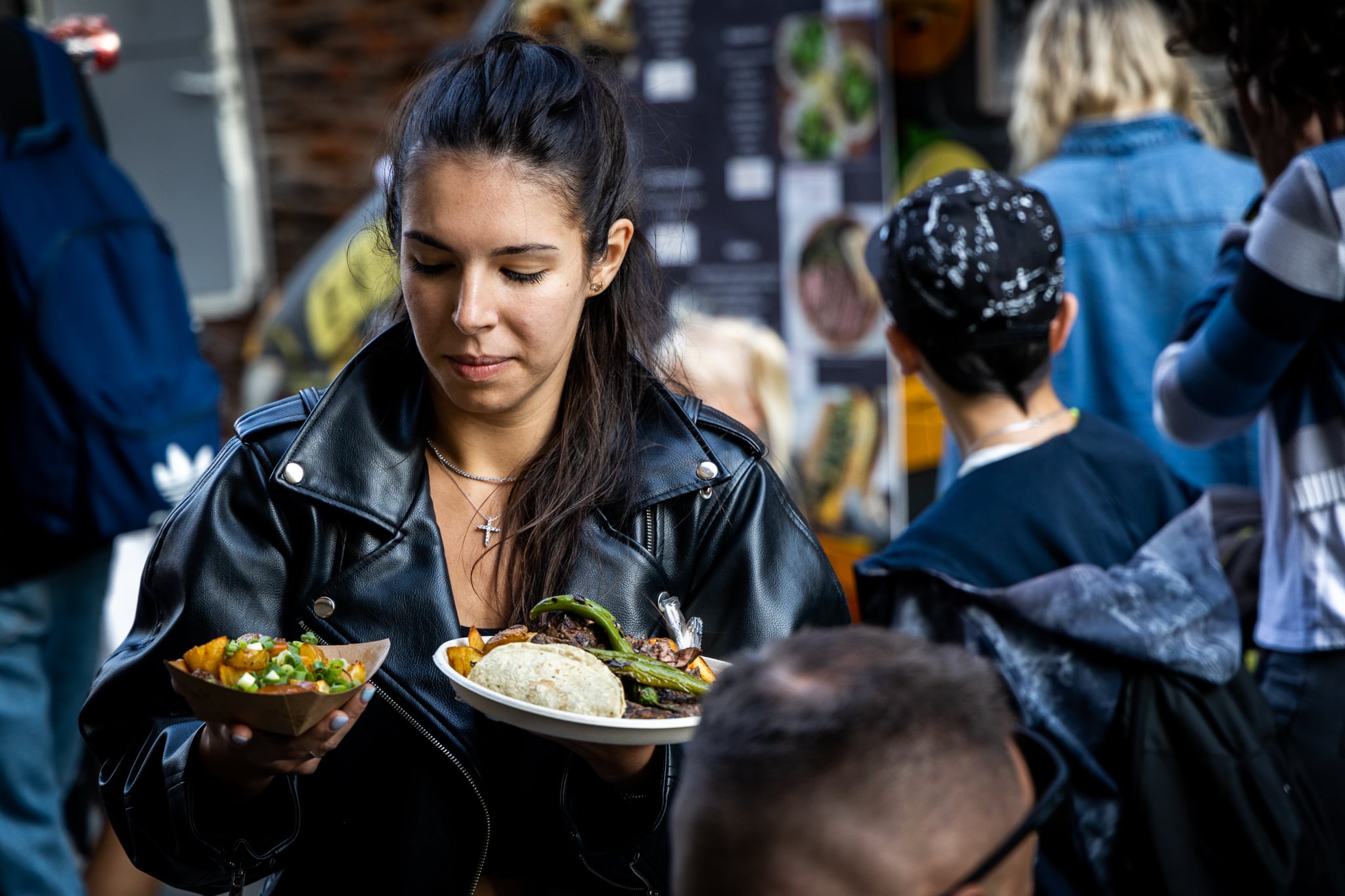 Răsfăț culinar la cel mai popular street food festival din Sibiu.  Zeci de food truck-uri vă dau întâlnire la Foodie, pe cea mai frumoasă stradă din oraș