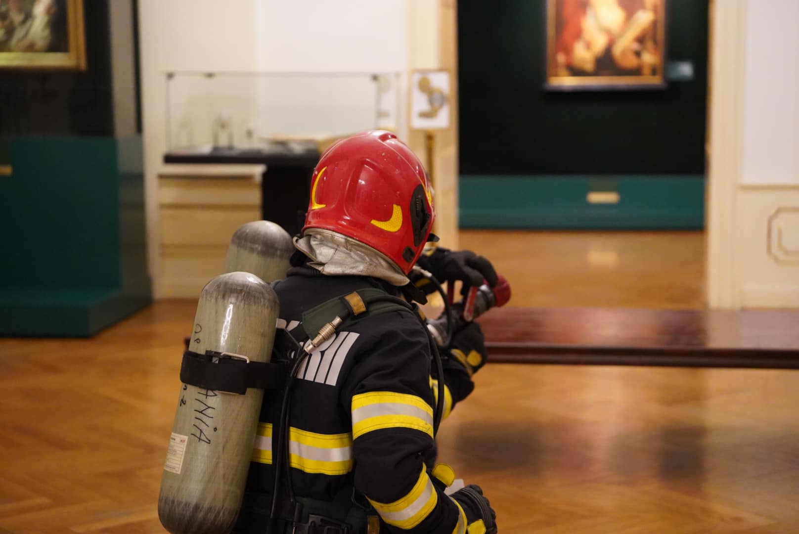Actualizare. Exercițiu ISU la Brukenthal.  Au fost salvate persoane aflate la etajele superioare ale muzeului