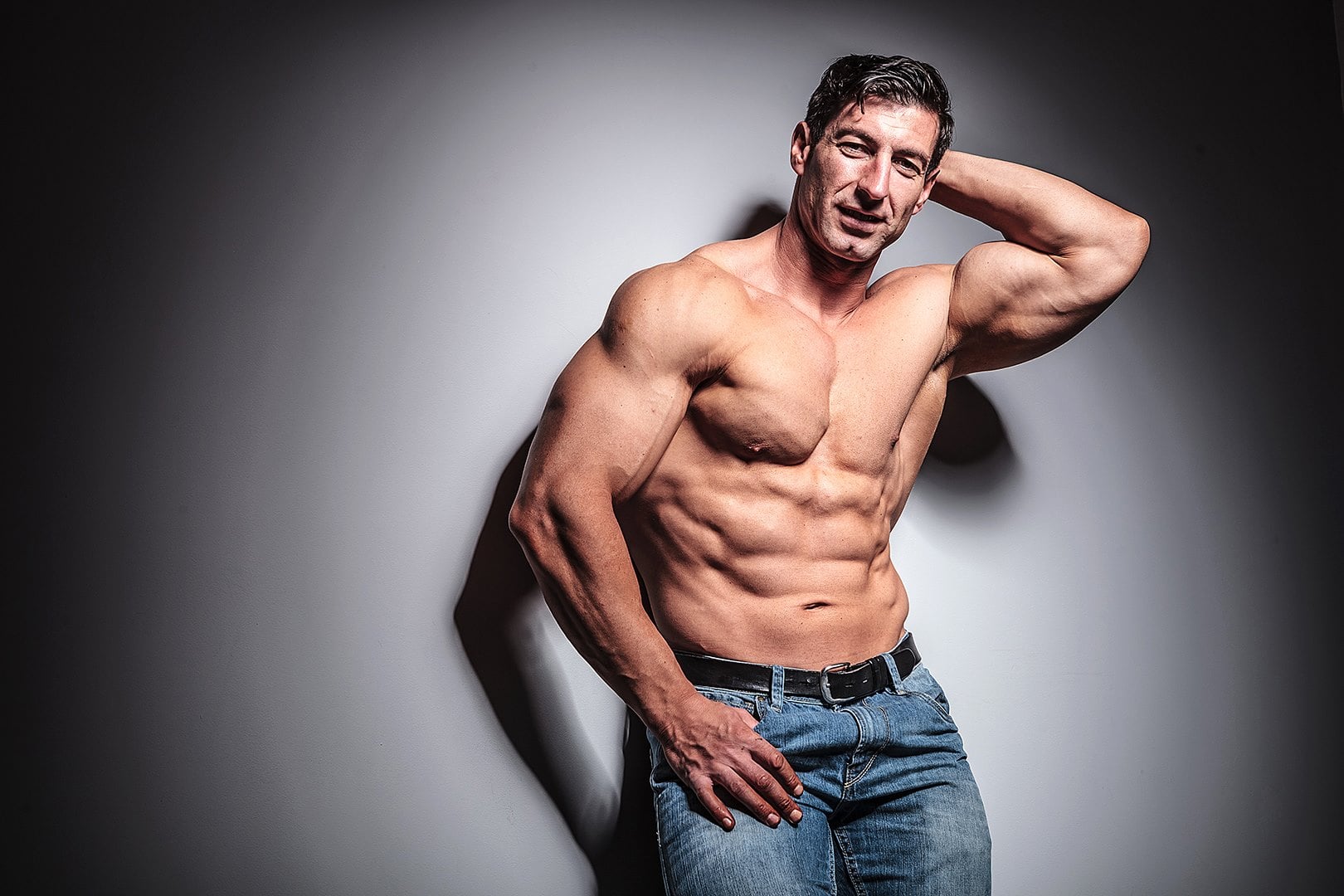 Marcel Manea, polițist local din Sibiu, medalie de aur la Campionatul Mondial de Bodybuilding și Fitness din Iran