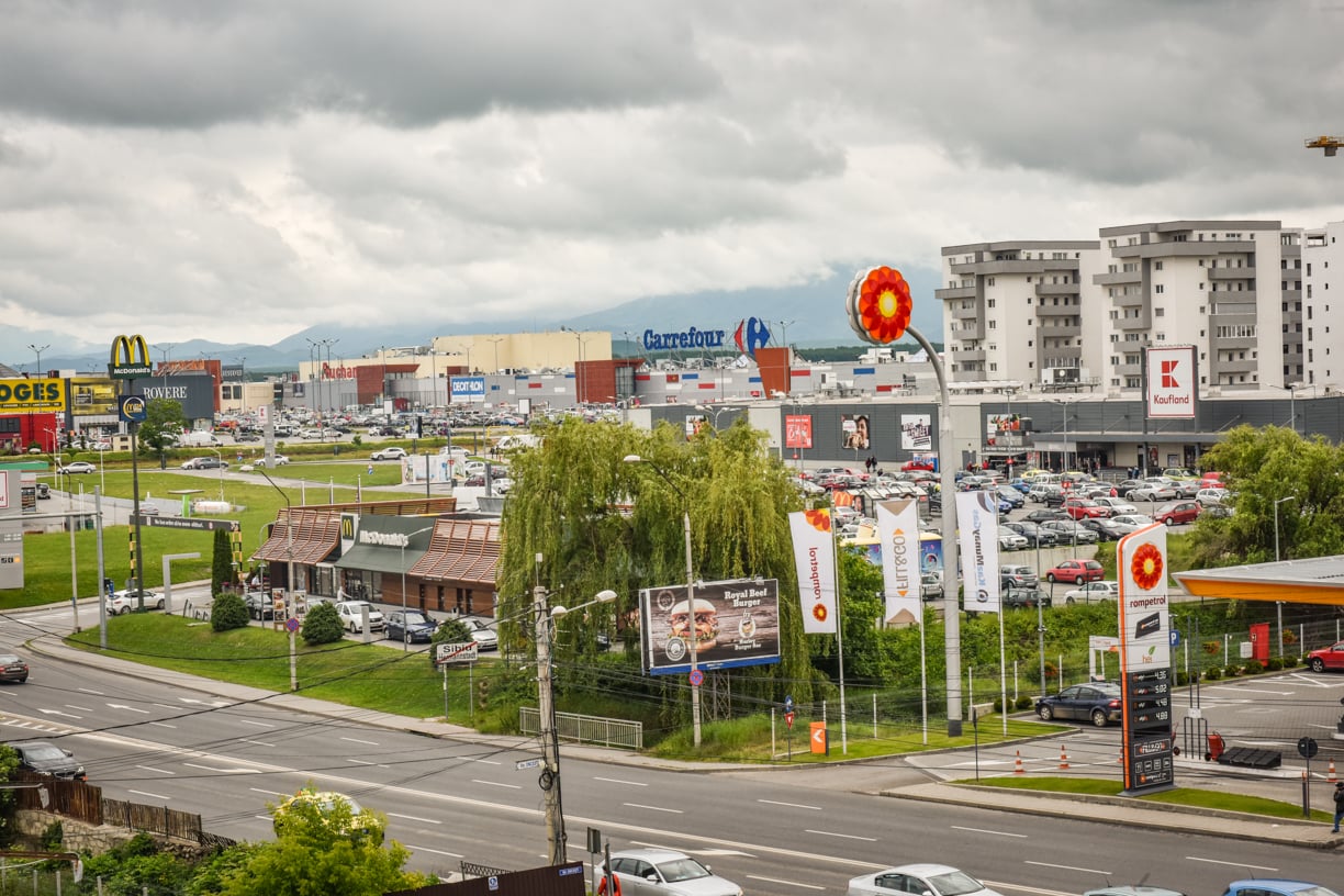 mcdonalds-carrefour-mall-shopping-city-blocuri-noi-kaufland-rompetrol-sibiu-selimbar-3-kwl5