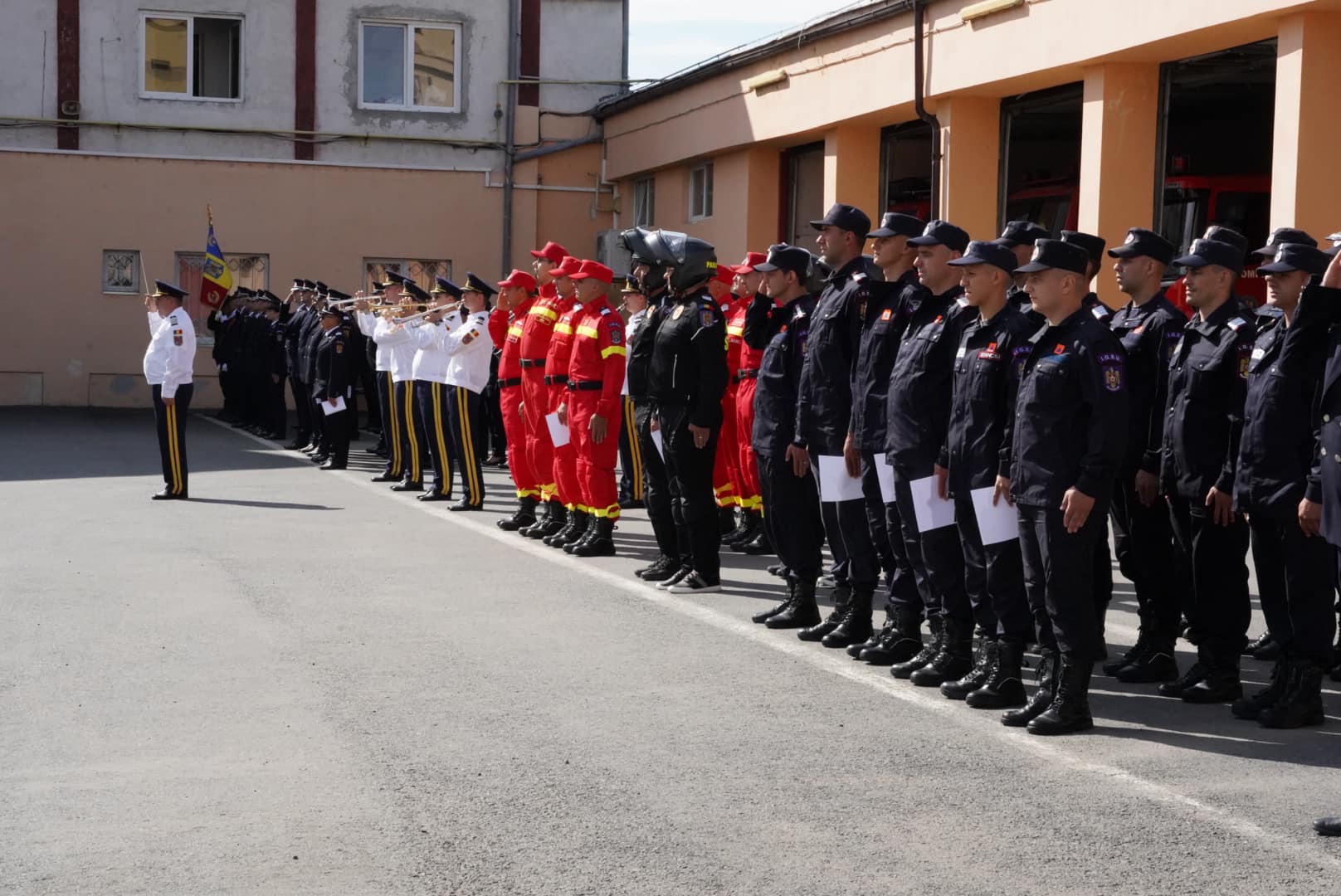 Pompierul Anului 2023 este plutonierului Petru Robert. Ceremonie militară la Sibiu, de Ziua Pompierilor