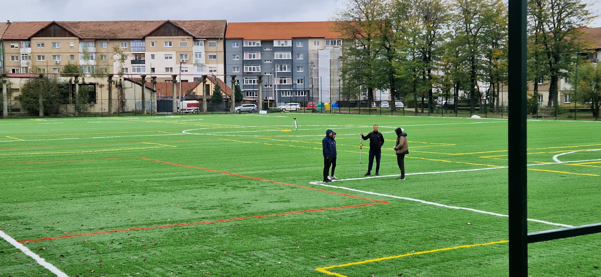 „Sibiul avea nevoie ca de aer de așa ceva”. Cel mai nou teren de fotbal din oraș, amenajat în Broscărie