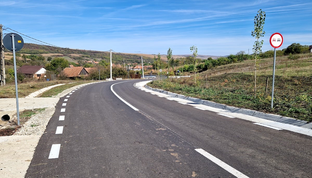 Cei din Alba au rămas în urmă: cel mai nou drum al sibienilor se termină „în câmp”. DJ 141C a fost inaugurat cu șase luni mai devreme