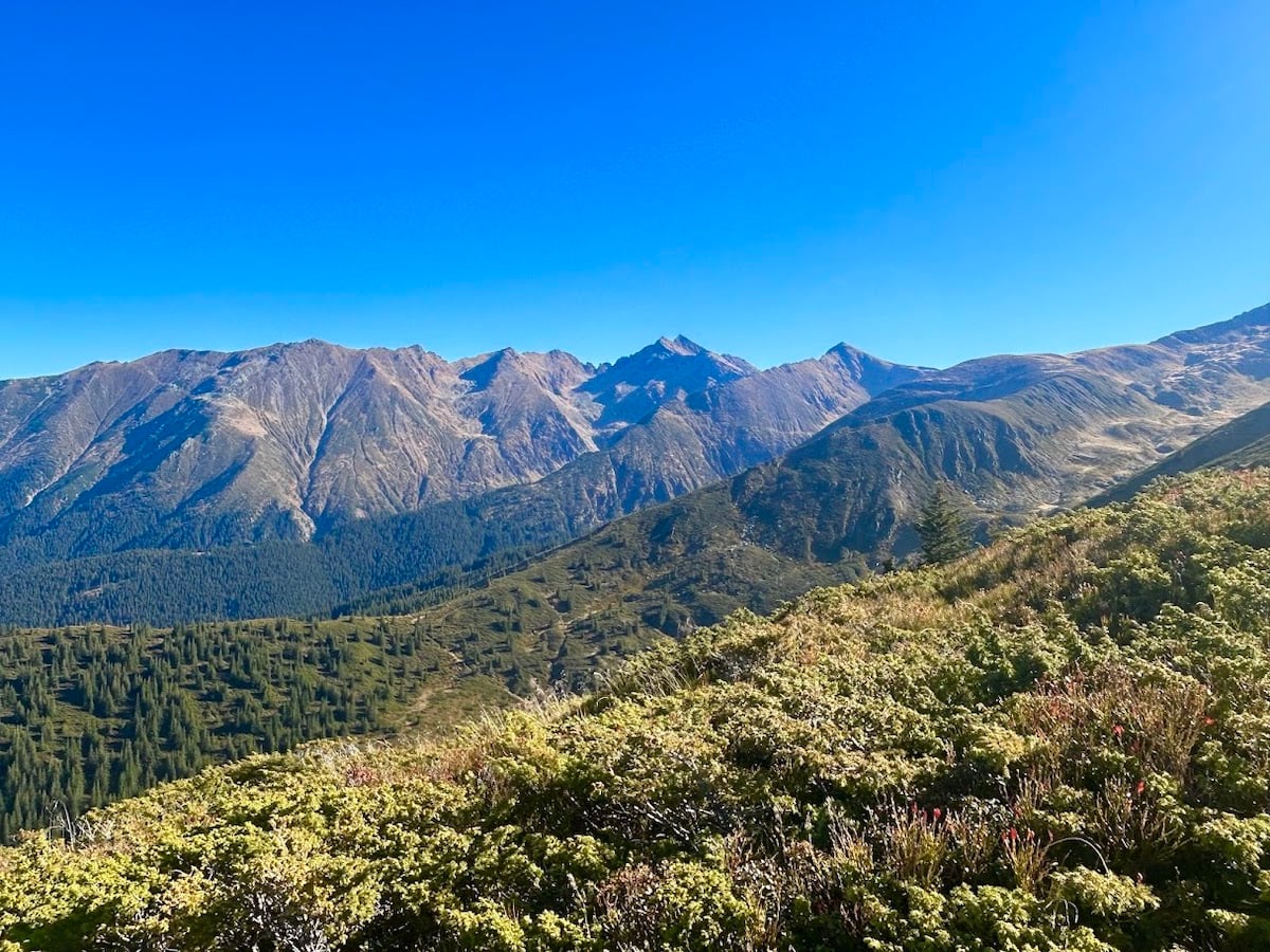 drumetie-femei-muntii-fagaras1-5rwh