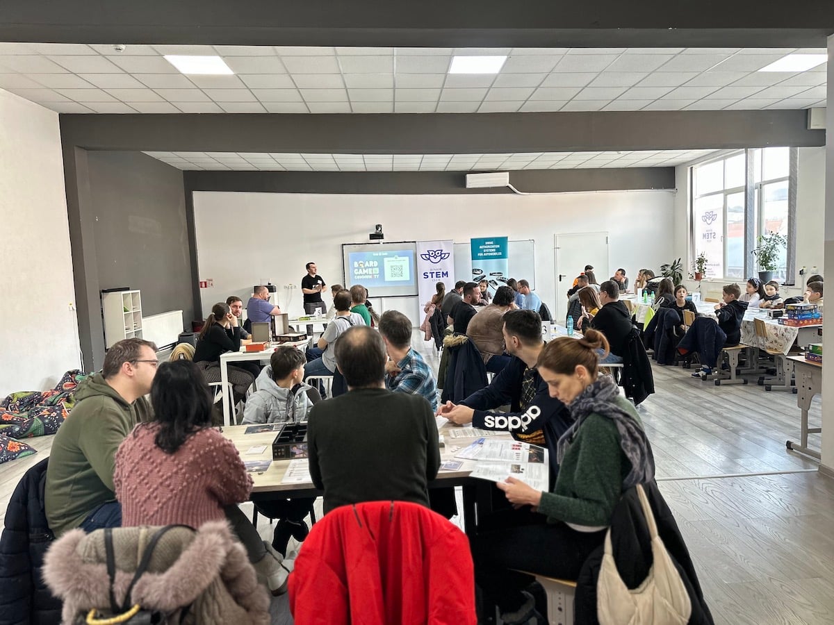 Un cuplu de IT-iști din Sibiu organizează evenimente pentru iubitorii de jocuri de societate: Vrem să aducem împreună oameni care nu se cunosc și să creăm o comunitate