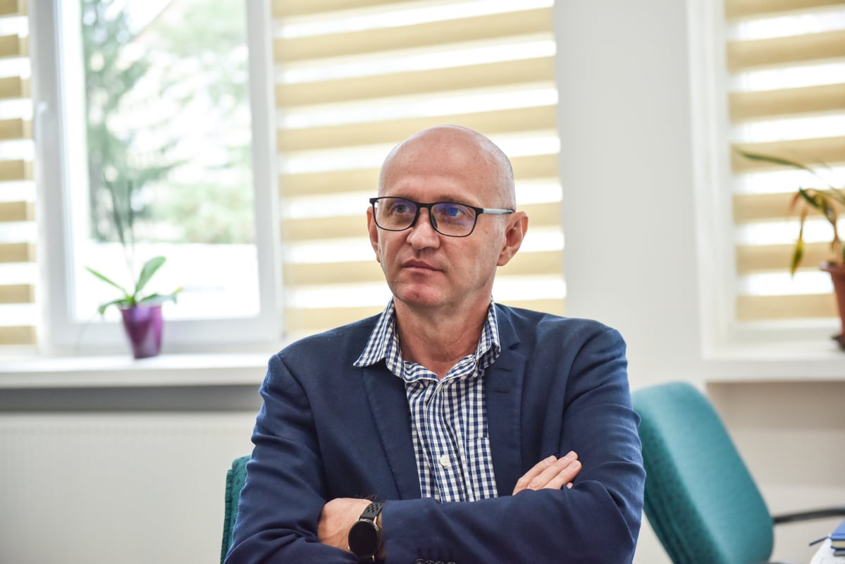 Cum e să înveți în containerele din școlile sibiene. Elevi: „Parcă suntem într-o cutie mare, cu geamuri”. „E liniște și suntem aproape de orice”