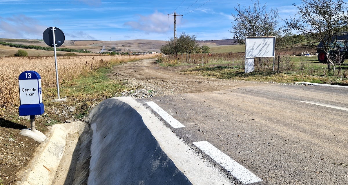 Cei din Alba au rămas în urmă: cel mai nou drum al sibienilor se termină „în câmp”. DJ 141C a fost inaugurat cu șase luni mai devreme
